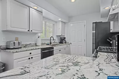 1357 Northern Heights (1359) Lp NE, Keizer, OR 97303 - Photo 3