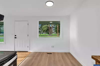 398 21st St, Salem, OR 97301 - Photo 9