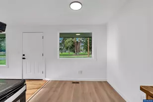 398 21st St, Salem, OR 97301 - Photo 9