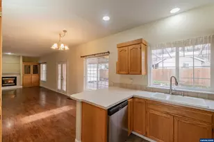 4237 Strawberry Ct NE, Salem, OR 97305 - Photo 15