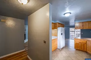 905 Ash St, Brownsville, OR 97327 - Photo 9