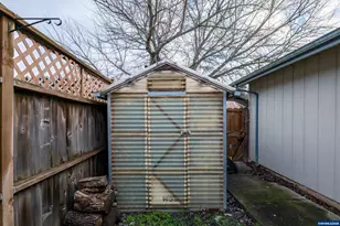 905 Ash St, Brownsville, OR 97327 - Photo 37