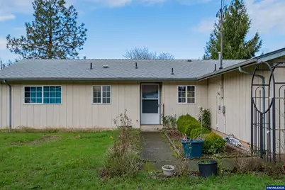 905 Ash St, Brownsville, OR 97327 - Photo 3