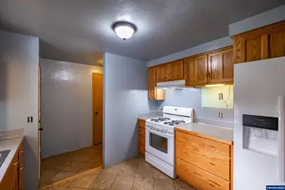 905 Ash St, Brownsville, OR 97327 - Photo 11