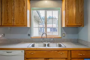 905 Ash St, Brownsville, OR 97327 - Photo 13