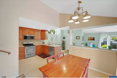 1010 Well St, Silverton, OR 97381 - Photo 27