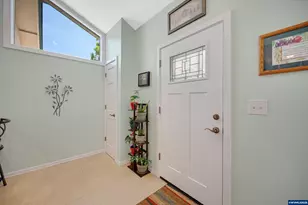 1010 Well St, Silverton, OR 97381 - Photo 7