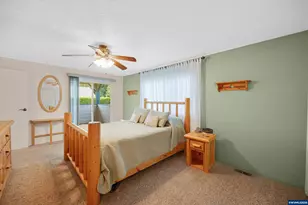 1010 Well St, Silverton, OR 97381 - Photo 17