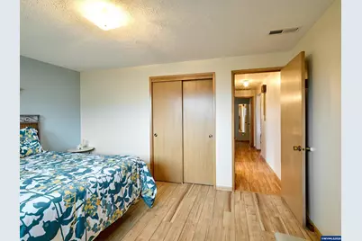 1944 Santiam Dr, Woodburn, OR 97071 - Photo 19