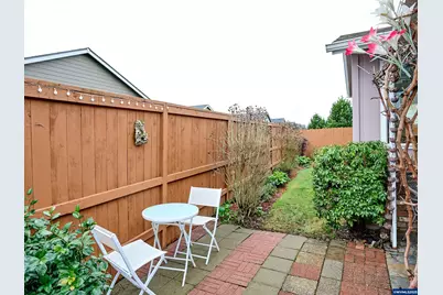 1944 Santiam Dr, Woodburn, OR 97071 - Photo 31