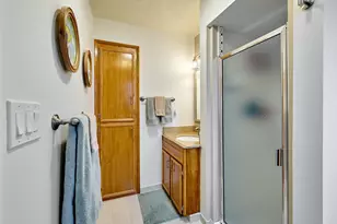 1944 Santiam Dr, Woodburn, OR 97071 - Photo 17