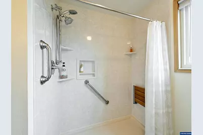 1944 Santiam Dr, Woodburn, OR 97071 - Photo 21