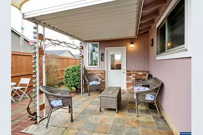 1944 Santiam Dr, Woodburn, OR 97071 - Photo 25