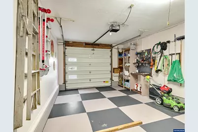 1944 Santiam Dr, Woodburn, OR 97071 - Photo 23