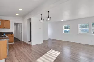 1768 38th Pl NE, Salem, OR 97305 - Photo 5