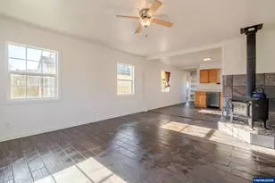 1360 2nd Ave, Sweet Home, OR 97386 - Photo 3