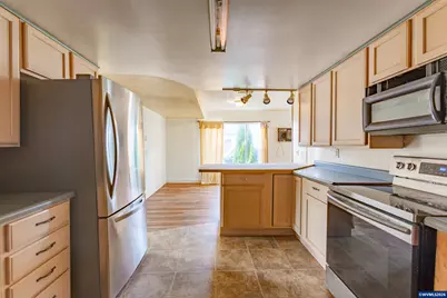 720 W Rose St, Lebanon, OR 97355 - Photo 5