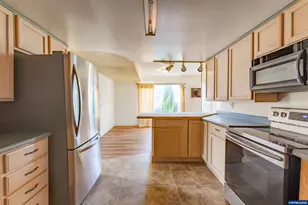 720 W Rose St, Lebanon, OR 97355 - Photo 5