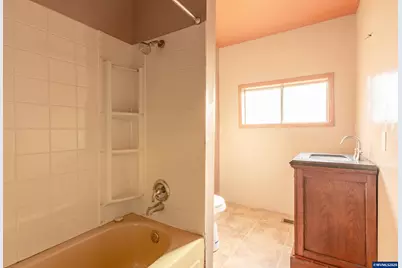 720 W Rose St, Lebanon, OR 97355 - Photo 17
