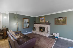 590 Monmouth St, Independence, OR 97351 - Photo 9