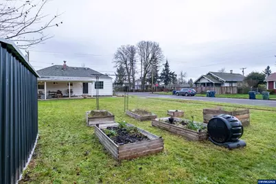 590 Monmouth St, Independence, OR 97351 - Photo 33