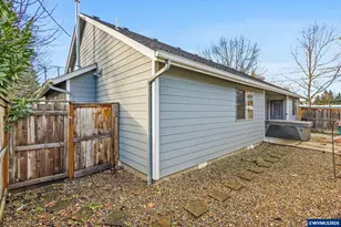 1075 12th St, Sweet Home, OR 97386 - Photo 23