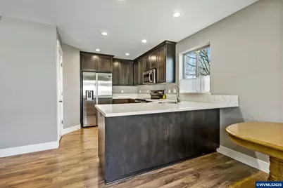 1075 12th St, Sweet Home, OR 97386 - Photo 7