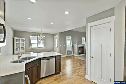 1075 12th St, Sweet Home, OR 97386 - Photo 9