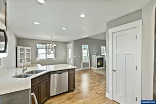 1075 12th St, Sweet Home, OR 97386 - Photo 9