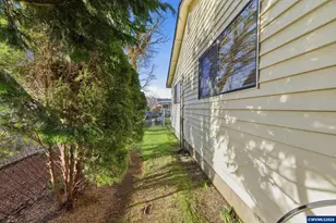 1350 Dogwood Dr, Woodburn, OR 97071 - Photo 29