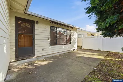 1350 Dogwood Dr, Woodburn, OR 97071 - Photo 23