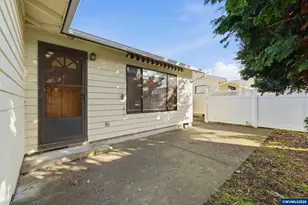 1350 Dogwood Dr, Woodburn, OR 97071 - Photo 23