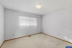1350 Dogwood Dr, Woodburn, OR 97071 - Photo 21