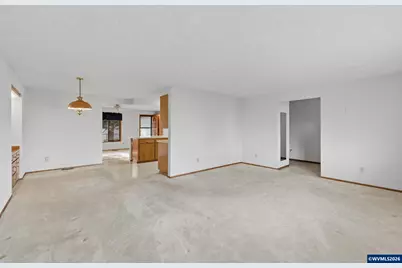 1350 Dogwood Dr, Woodburn, OR 97071 - Photo 3