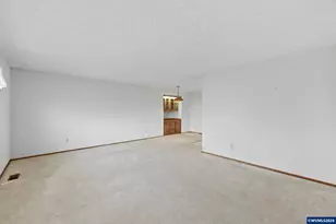 1350 Dogwood Dr, Woodburn, OR 97071 - Photo 7
