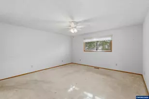 1350 Dogwood Dr, Woodburn, OR 97071 - Photo 15