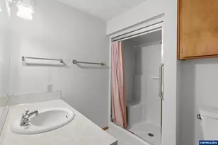 1350 Dogwood Dr, Woodburn, OR 97071 - Photo 19