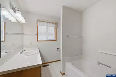 1350 Dogwood Dr, Woodburn, OR 97071 - Photo 19