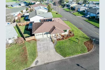 2299 Country Club Ter, Woodburn, OR 97071 - Photo 37