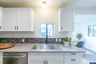 560 Hansen Ave S, Salem, OR 97302 - Photo 15