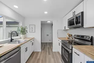 1730 12th Av SW, Albany, OR 97321 - Photo 7