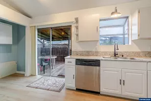 410 SW Broadway St, Mill City, OR 97360 - Photo 15