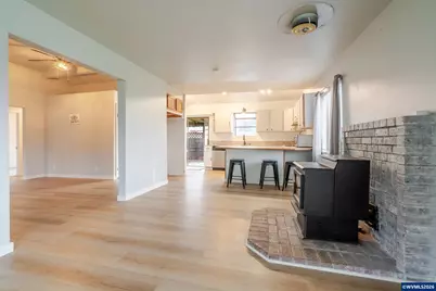 410 SW Broadway St, Mill City, OR 97360 - Photo 11