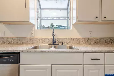 410 SW Broadway St, Mill City, OR 97360 - Photo 13