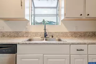 410 SW Broadway St, Mill City, OR 97360 - Photo 13