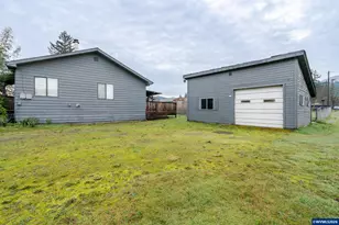 410 SW Broadway St, Mill City, OR 97360 - Photo 31