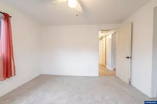 410 SW Broadway St, Mill City, OR 97360 - Photo 19