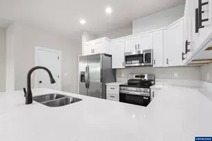 228-230-232 W Clay St, Monmouth, OR 97361 - Photo 11