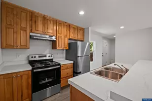 3054 Surfwood Dr NE, Salem, OR 97305 - Photo 7