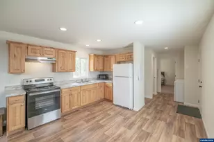 141 S 17th St, Independence, OR 97351 - Photo 9